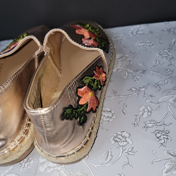 A New Day Rose Gold Espadrilles Women's Size 8 Floral Shoes - Picture 5 of 11